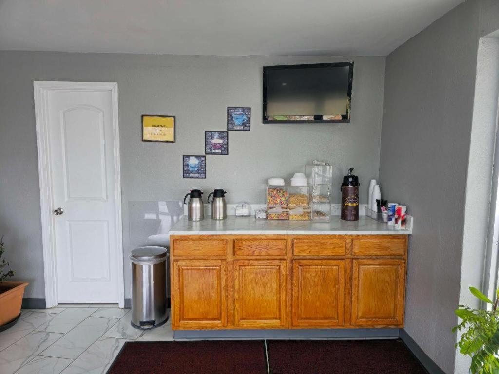 Americas Best Value Inn Elizabethtown Bagian luar foto